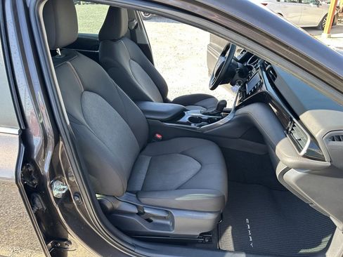 Used 2020 Toyota Camry LE image 17