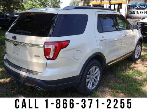 Used 2018 Ford Explorer XLT w/ Equipment Group 202A AWD/4WD image 3
