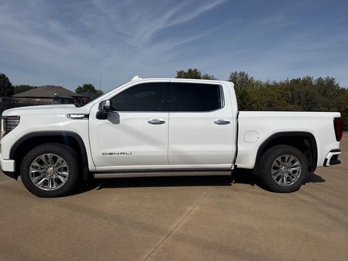 Used 2024 GMC Sierra 1500 Denali w/ Technology Package image 2