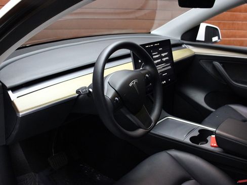 Used 2022 Tesla Model Y Long Range image 45