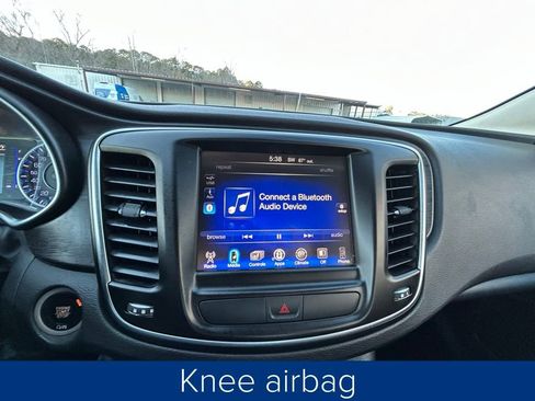 Used 2017 Chrysler 200 Limited Platinum image 33