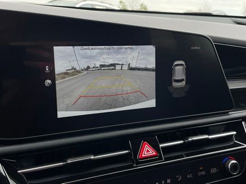 New 2025 Kia Niro EX Touring image 17