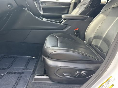 Used 2023 Jeep Grand Cherokee Limited w/ Luxury Tech Group II RWD image 11