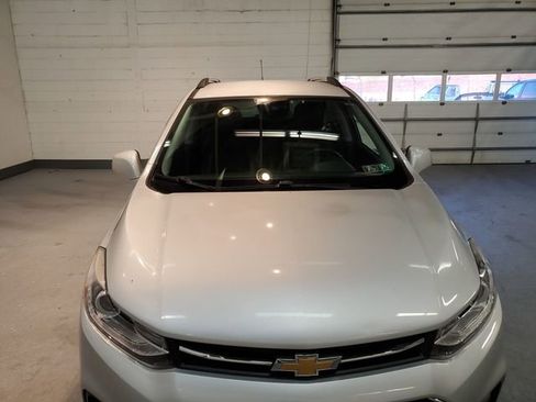 Used 2019 Chevrolet Trax LT w/ LT Convenience Package AWD/4WD image 9