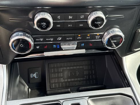 Used 2022 Ford F150 Limited image 21