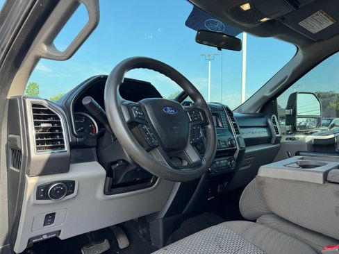 Used 2018 Ford F250 XLT w/ XLT Value Package AWD/4WD image 14