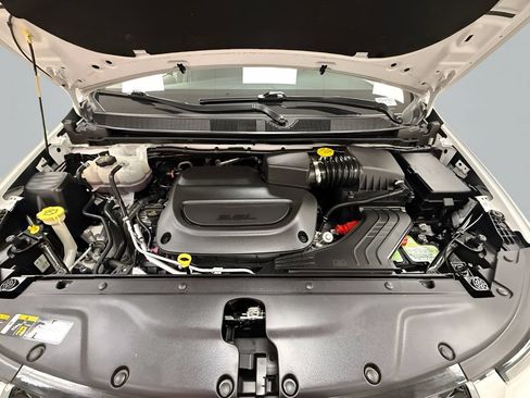 Used 2024 Chrysler Pacifica Touring-L FWD image 23
