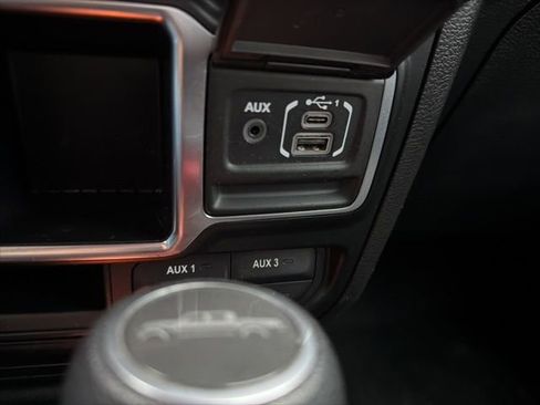 Used 2021 Jeep Gladiator Sport image 25