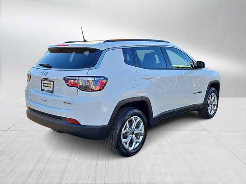 New 2026 Jeep Compass Latitude image 8