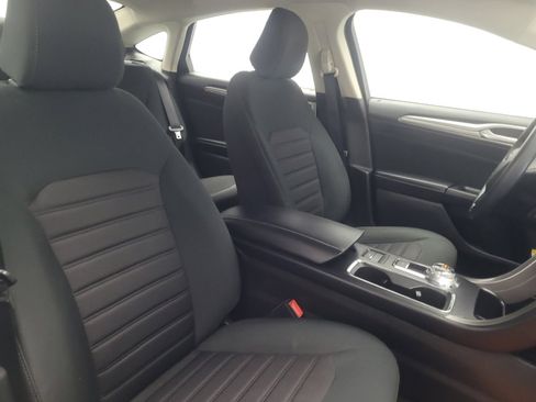 Used 2020 Ford Fusion SE image 21
