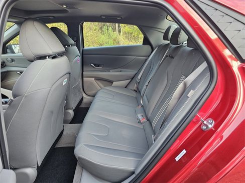 Certified 2026 Hyundai Elantra SEL Sport image 13