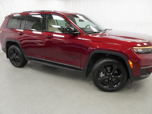 Certified 2025 Jeep Grand Cherokee L Limited w/ Luxury Tech Group II AWD/4WD image 11
