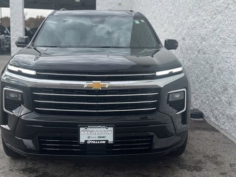 Used 2025 Chevrolet Traverse High Country w/ LPO, Floor Liner Package image 2