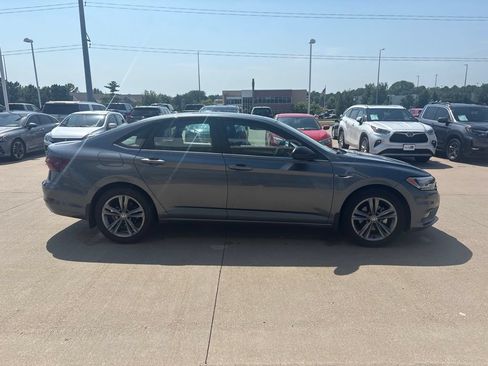 Used 2021 Volkswagen Jetta R-Line FWD image 4