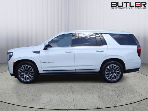 Used 2024 GMC Yukon Denali Ultimate AWD/4WD image 3