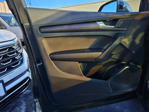 Used 2025 Audi Q5 2.0T Premium image 12