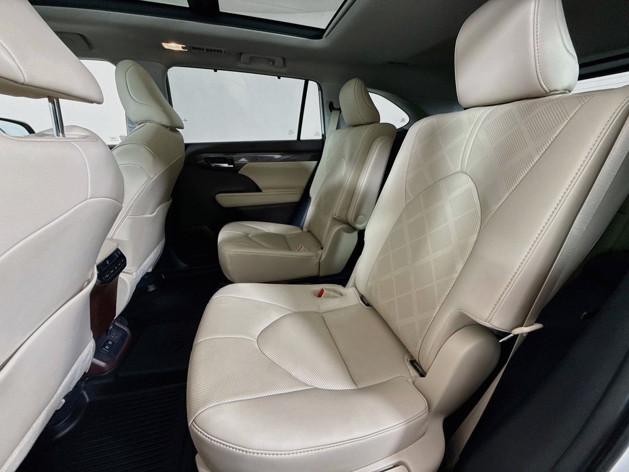 Used 2020 Toyota Highlander Platinum AWD/4WD image 23