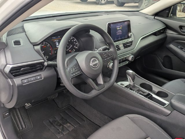 Used 2025 Nissan Altima 2.5 S FWD image 32