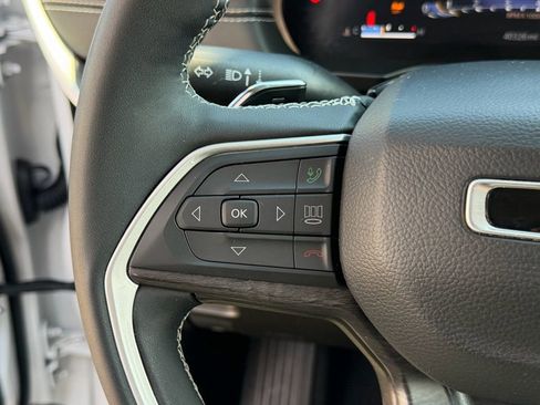 Used 2023 Jeep Grand Cherokee Limited image 23