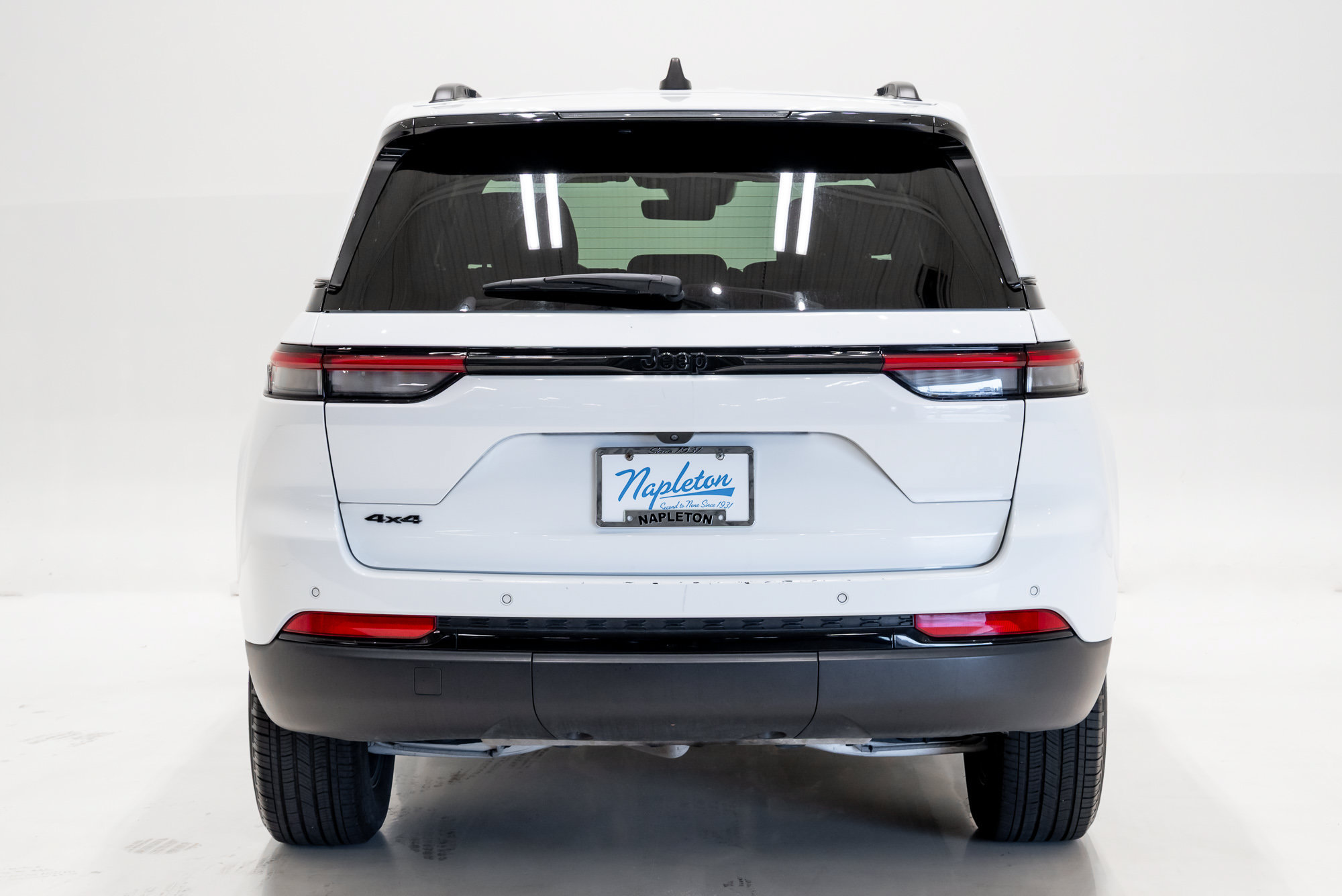 Certified 2025 Jeep Grand Cherokee Altitude AWD/4WD image 32