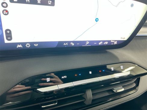 Certified 2025 Buick Enclave Sport Touring w/ Power Package image 16