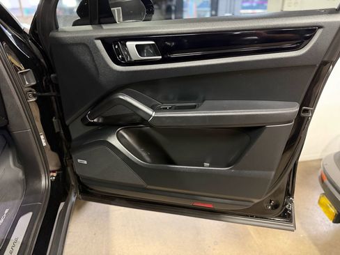 Used 2019 Porsche Cayenne AWD/4WD image 31