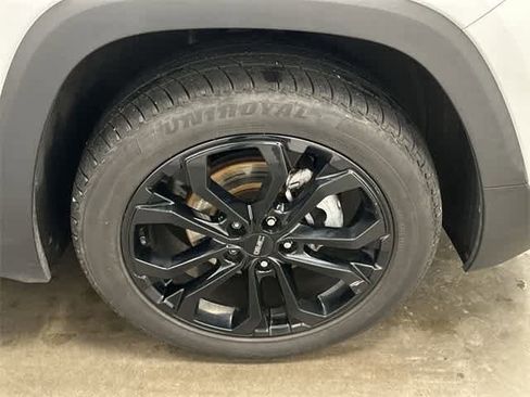 Used 2021 GMC Terrain SLE w/ Driver Convenience Package image 5