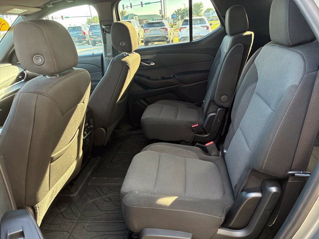 Used 2023 Chevrolet Traverse LT FWD image 33