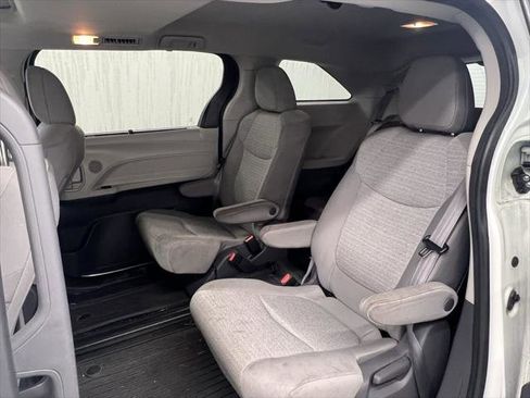 Certified 2021 Toyota Sienna LE image 9