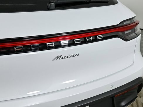 Certified 2025 Porsche Macan image 37