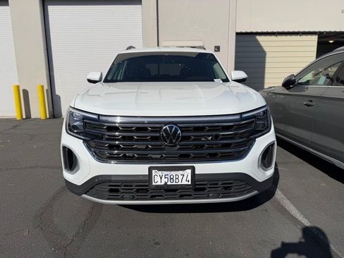 Used 2025 Volkswagen Atlas SE AWD/4WD image 2