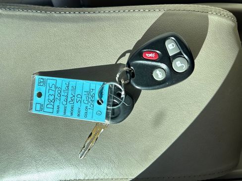 Used 2003 Cadillac De Ville w/ Comfort & Convenience Package image 24