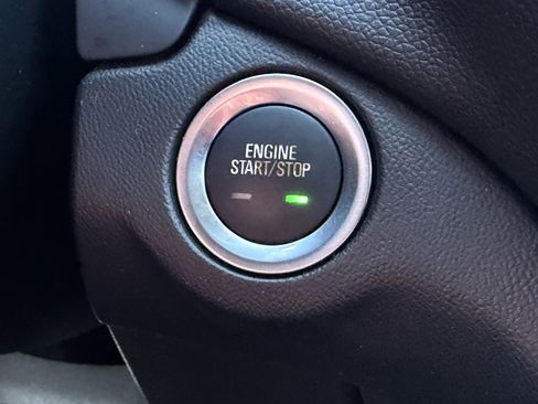 Used 2020 Chevrolet Equinox LT image 24