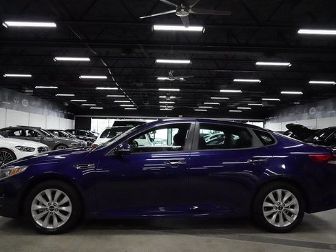 Used 2017 Kia Optima LX FWD image 2