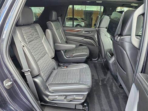 Used 2022 Cadillac Escalade Sport Platinum w/ Heavy-Duty Trailer Package image 12