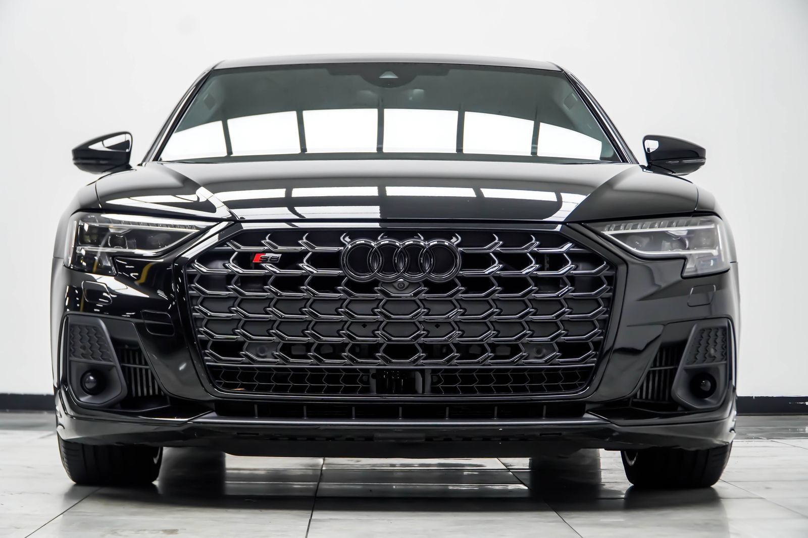 Used 2024 Audi S8 w/ S8 Comfort Plus Package AWD/4WD image 9