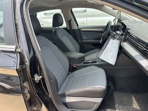 Used 2025 Volkswagen Jetta SE FWD image 14