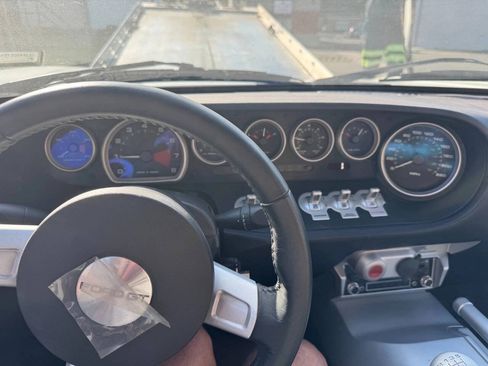 Used 2005 Ford GT RWD image 4