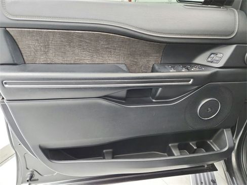Used 2018 Ford Expedition Limited image 33