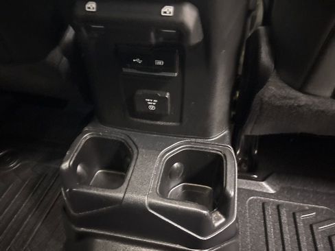 Used 2019 Jeep Wrangler Unlimited Sahara image 35