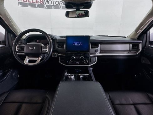 Used 2024 Ford Expedition XLT image 30