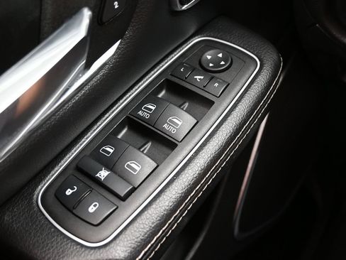 Used 2023 RAM 1500 Laramie AWD/4WD image 25