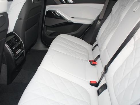 New 2026 BMW X6 xDrive40i w/ Climate Comfort Package image 22