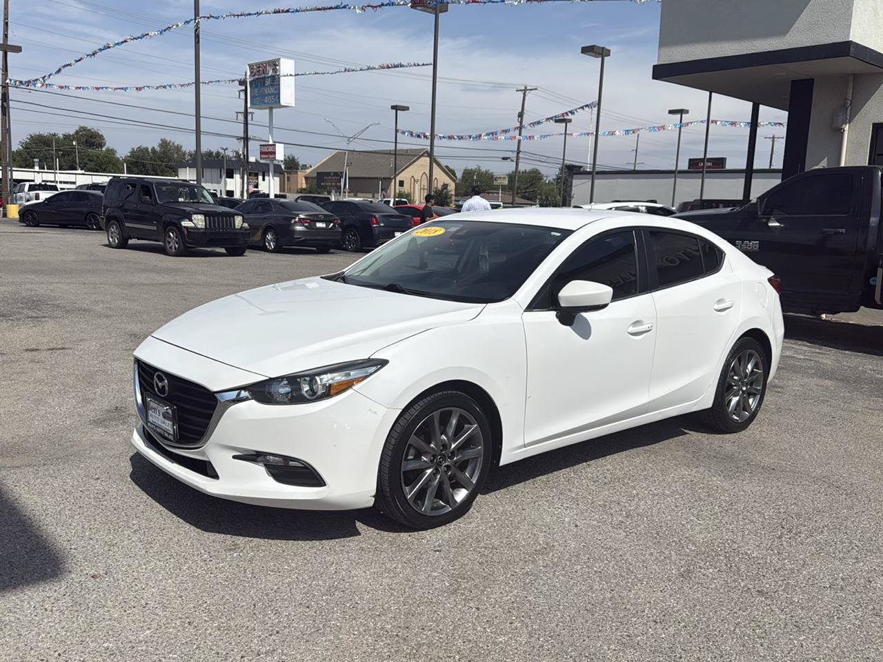 Used 2018 MAZDA MAZDA3 Touring FWD image 2
