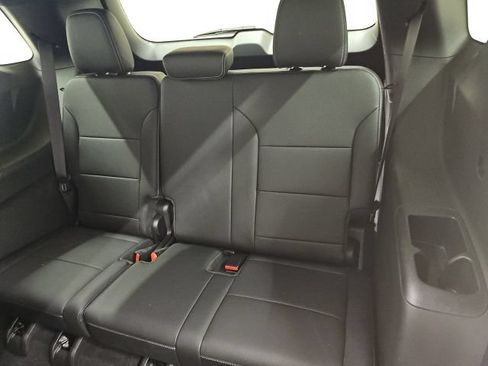 Used 2025 Chevrolet Traverse LT AWD/4WD image 4