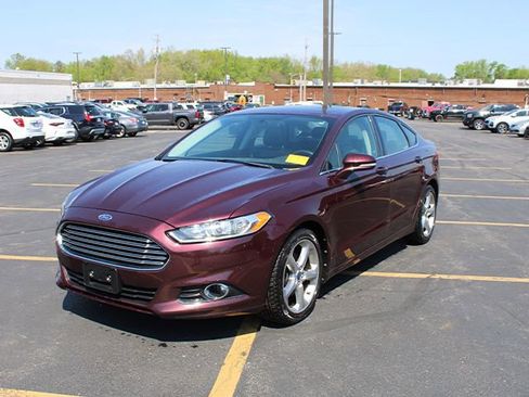 Used 2013 Ford Fusion SE FWD image 2