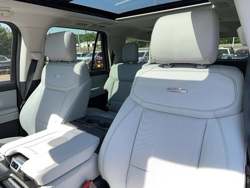 New 2025 Ford Expedition Platinum w/ Driver's Package image 15