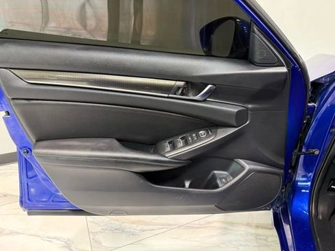 Used 2019 Honda Accord Sport image 9