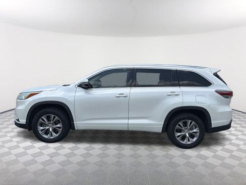 Used 2015 Toyota Highlander XLE FWD image 12