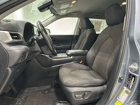 Used 2021 Toyota Highlander LE image 10